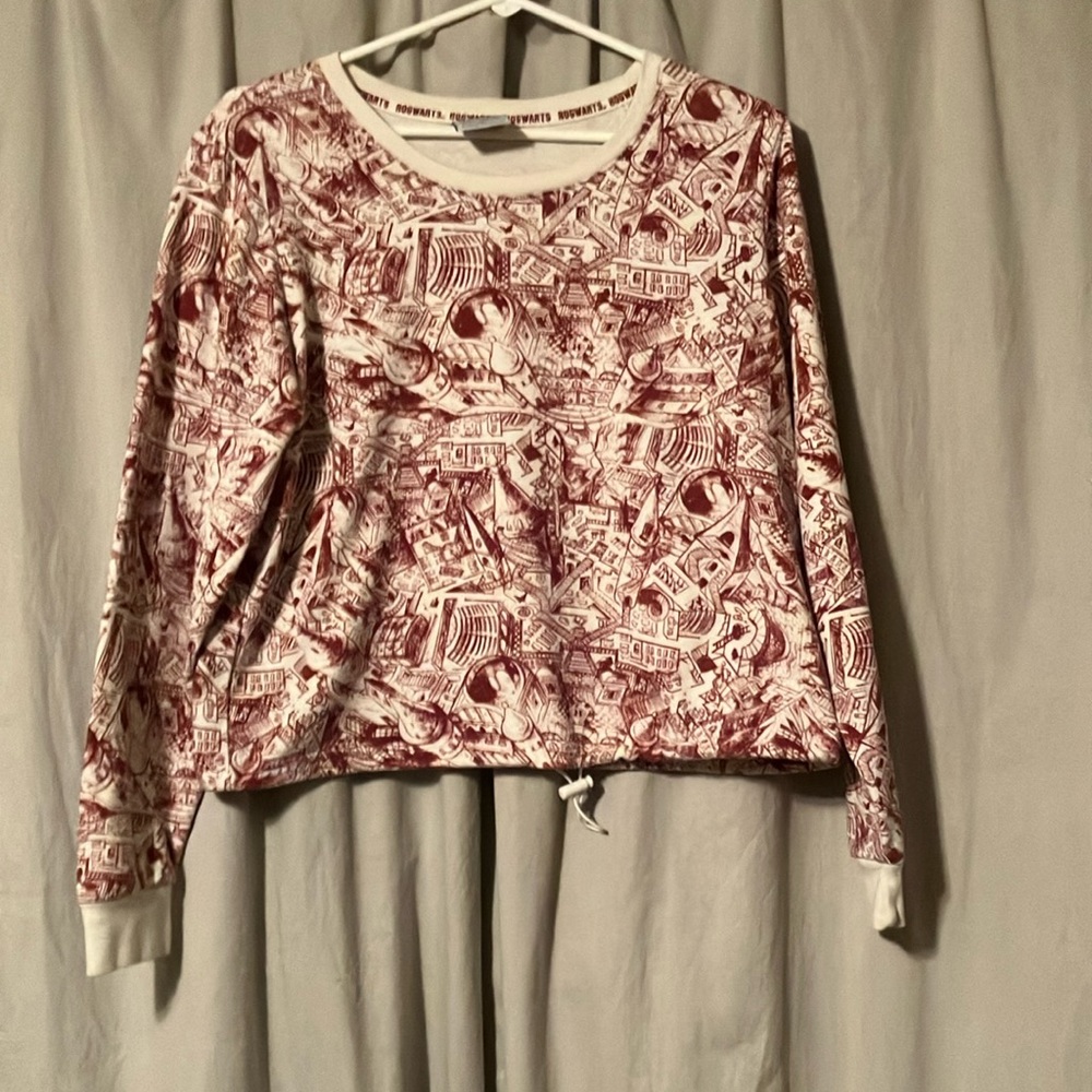 Harry Potter all over pattern from Hot Topic size medium. Excellent condition